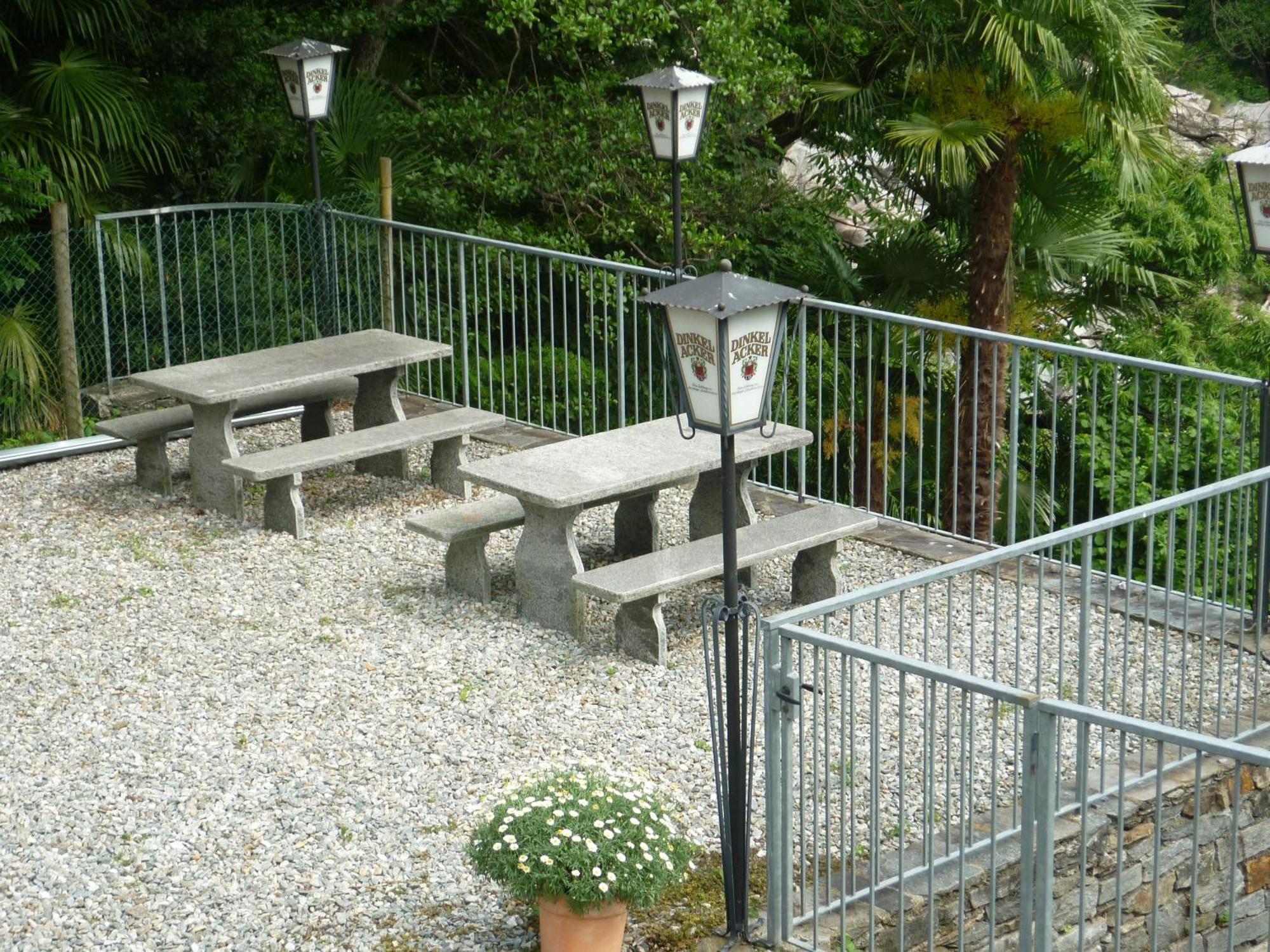 Ristorante Charme Hotel Tre Terre Ponte Brolla Buitenkant foto